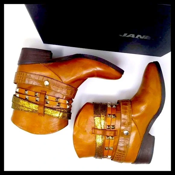 JANET & JANET Polacco Leather Multi Buckle Boots - Picture 2 of 10